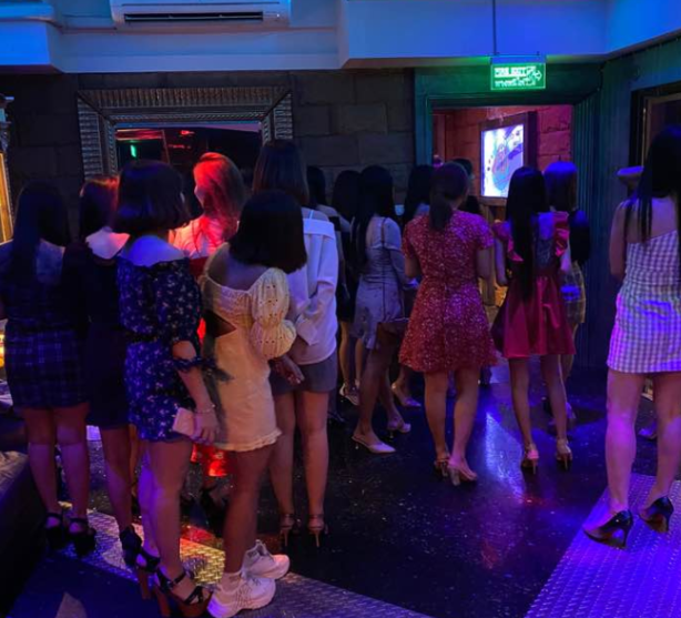 방콕 궁전 가라오케 초이스 대기 공간 방콕 KTV 분위기