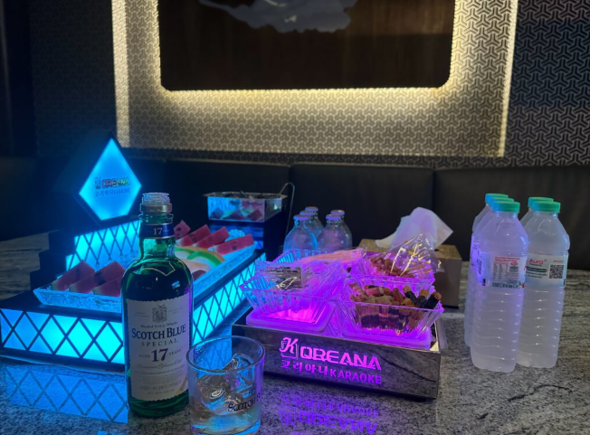 방콕 코리아나 가라오케 술 세팅 위스키 과일 안주 KTV 테이블
